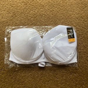 White BRA, size 36D, never been warn or opened.